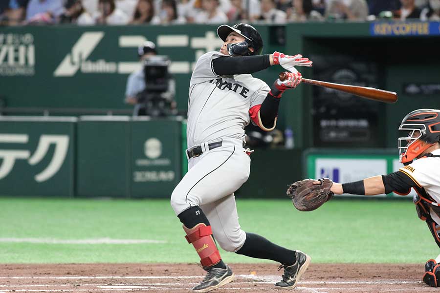 NPB復帰を目指してシーズンを駆け抜ける野口【写真:羽鳥慶太】