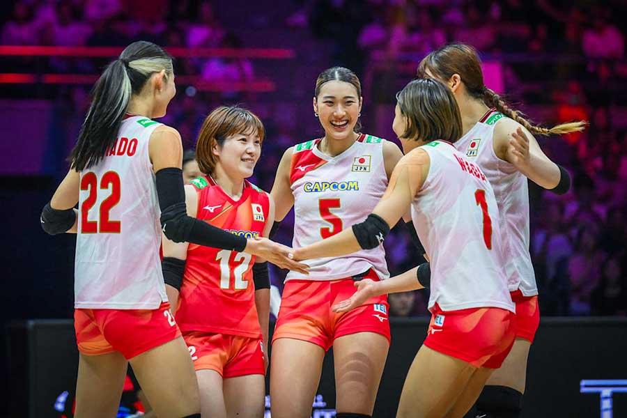 バレー韓国代表と対戦した日本代表【写真:Volleyball World提供】