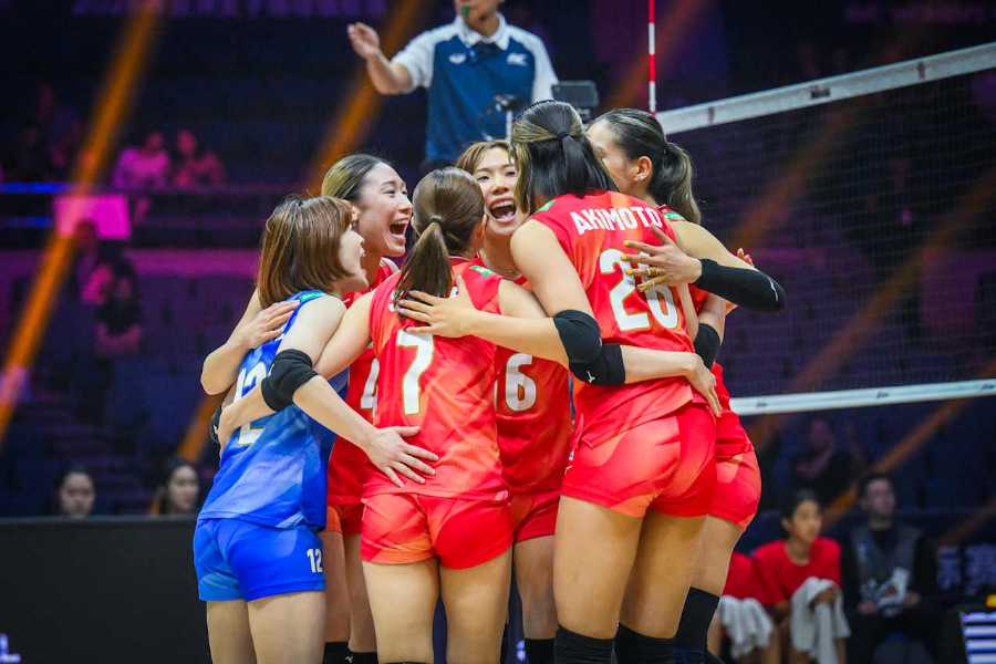 台湾と対戦した日本代表【写真：Volleyball World提供】