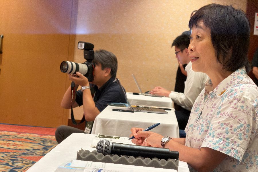 北海道マラソンの会見で質問をする増田明美さん【写真:編集部】