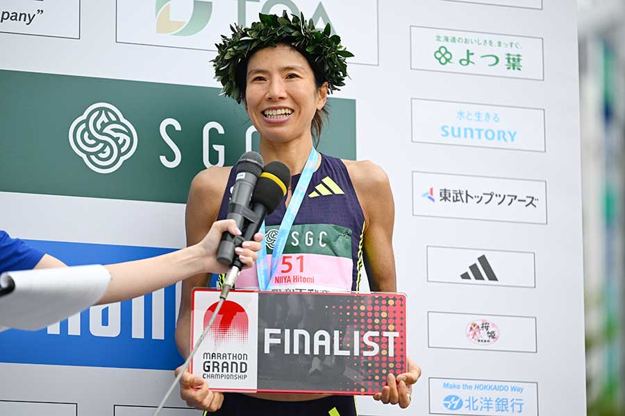 北海道マラソンで優勝した新谷仁美【写真：松尾/アフロスポーツ】