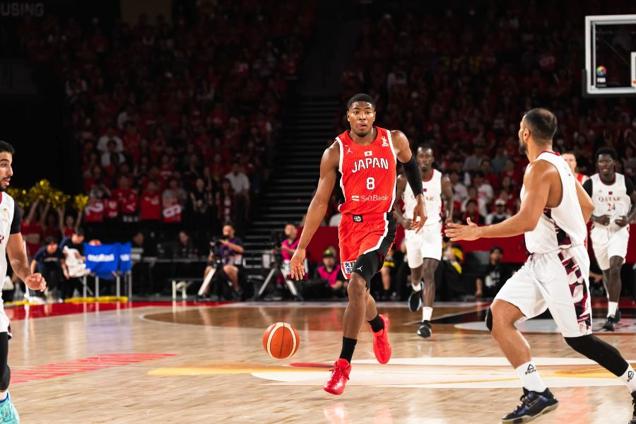 カタールと対戦した日本代表【写真：FIBA提供】