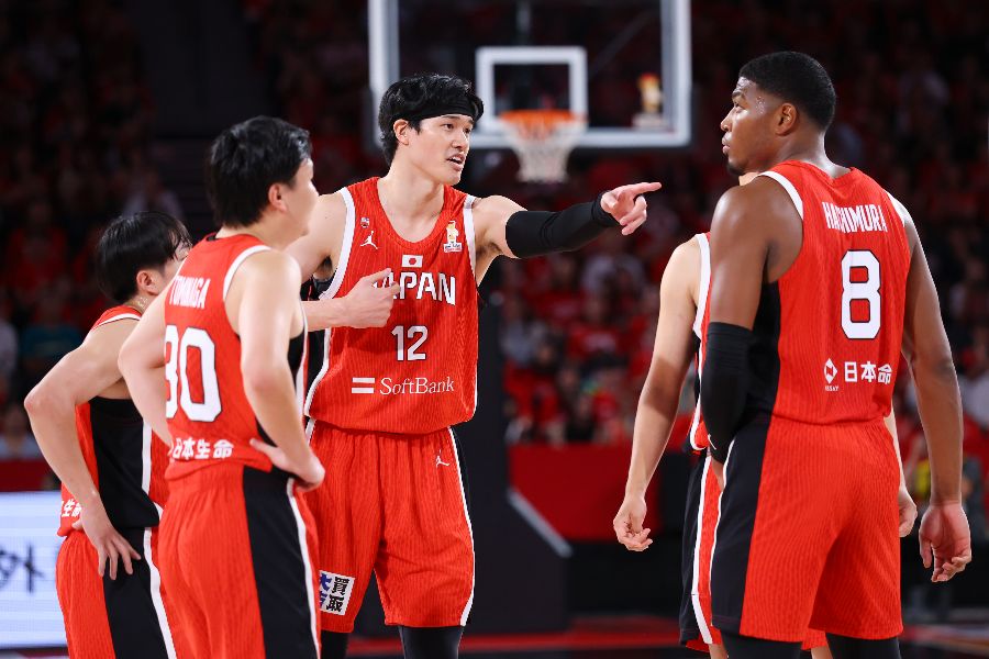 カタールと対戦した日本代表【 写真:YUTAKA/アフロスポーツ】