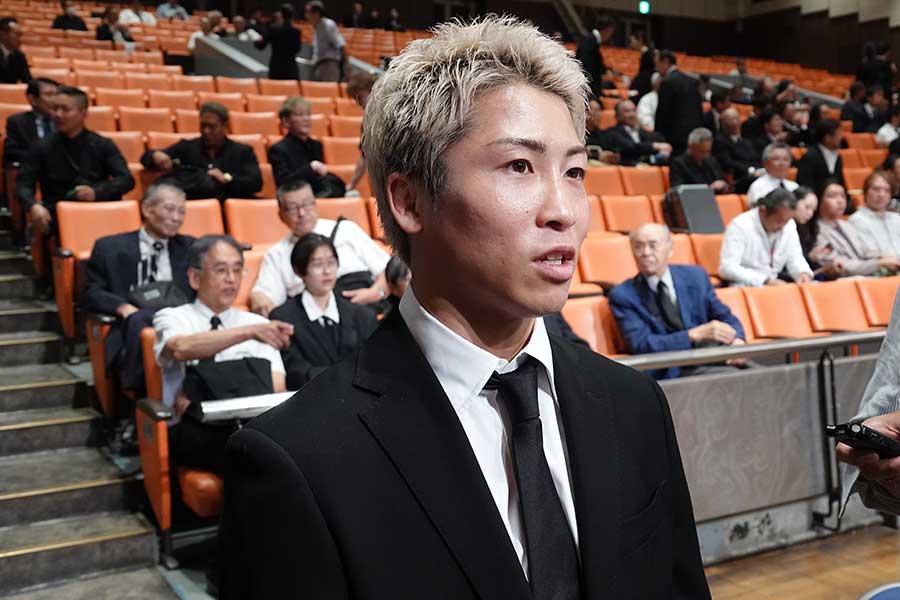 「ガッツ石松さんお別れの会」に参列した井上尚弥【写真：澤田直人】
