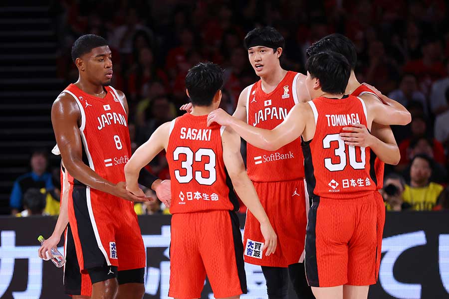 カタールと対戦した日本代表【写真：YUTAKA/アフロスポーツ】