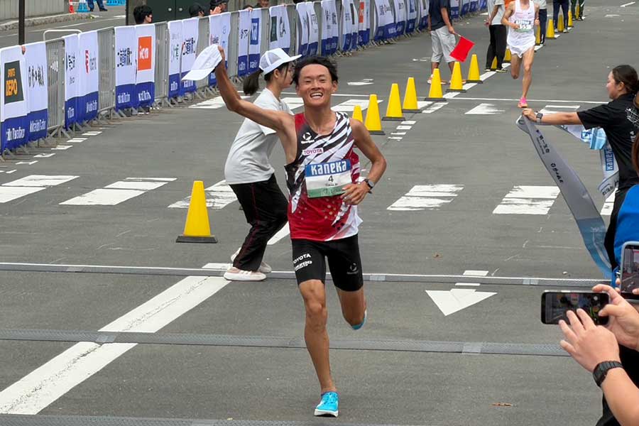 北海道マラソンの男子で優勝した湯浅仁【写真：上田悠太】
