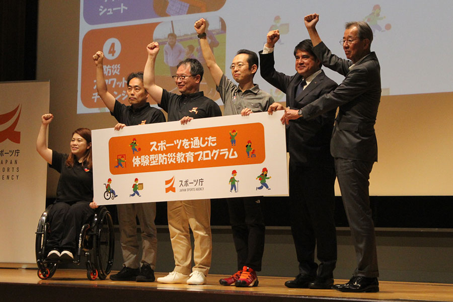 スポーツを通じた体験型防災教育プログラムの発表イベントに出席した（左から）山本氏、中村氏、河合氏、臼田氏、永島氏、森岡氏【写真：編集部】