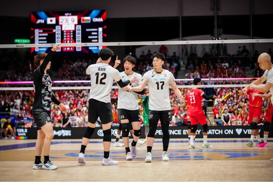 アジア選手権、オマーンに勝利したバレー日本【写真:Volleyball World提供】