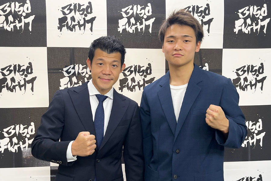 会見を行った亀田興毅氏（左）と佐野遥渉