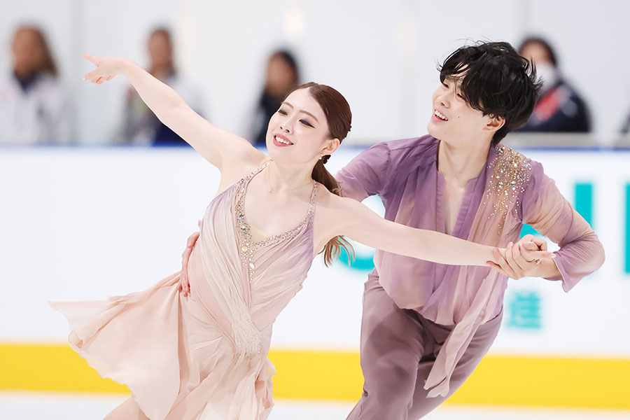木下グループ杯に出場した紀平梨花・西山真瑚組【写真:森田直樹/アフロスポーツ】
