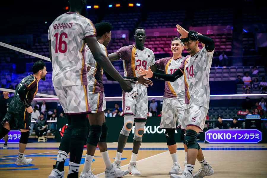 タイと対戦したバレー男子カタール代表【写真:Volleyball World提供】