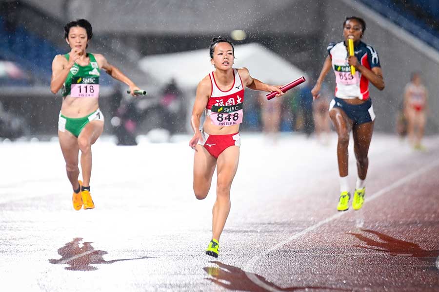 4走を務め、1位でゴールした山形愛羽【写真:中戸川知世】