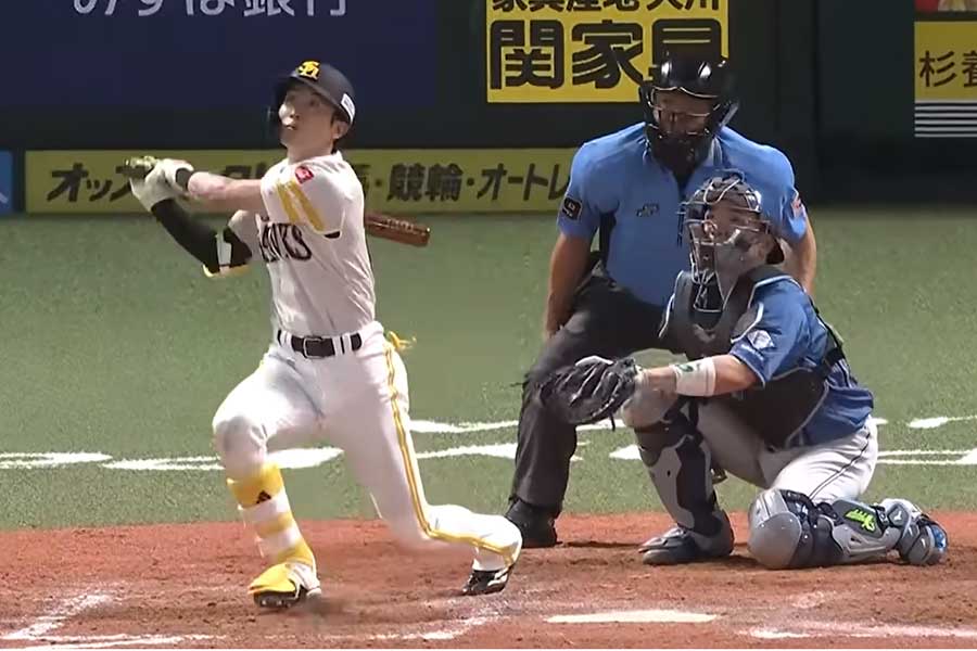 満塁ランニング本塁打を放つソフトバンクの周東佑京【画像:パーソル パ・リーグTV】