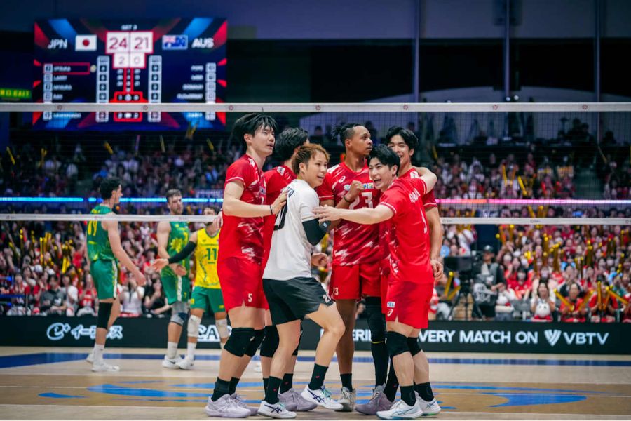 オーストラリアに勝利したバレー男子日本代表【写真：Volleyball World提供】