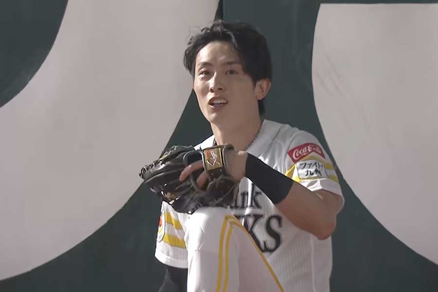 スーパーキャッチしたソフトバンクの周東佑京【画像：パーソル パ・リーグTV】
