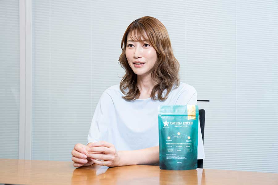 狩野さんは『オメガインチ®パウダー』をヨーグルトや味噌汁に混ぜて摂っている
