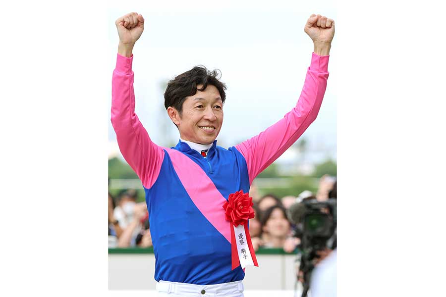 G1宝塚記念を制した武豊【写真:スポーツ報知/アフロ】