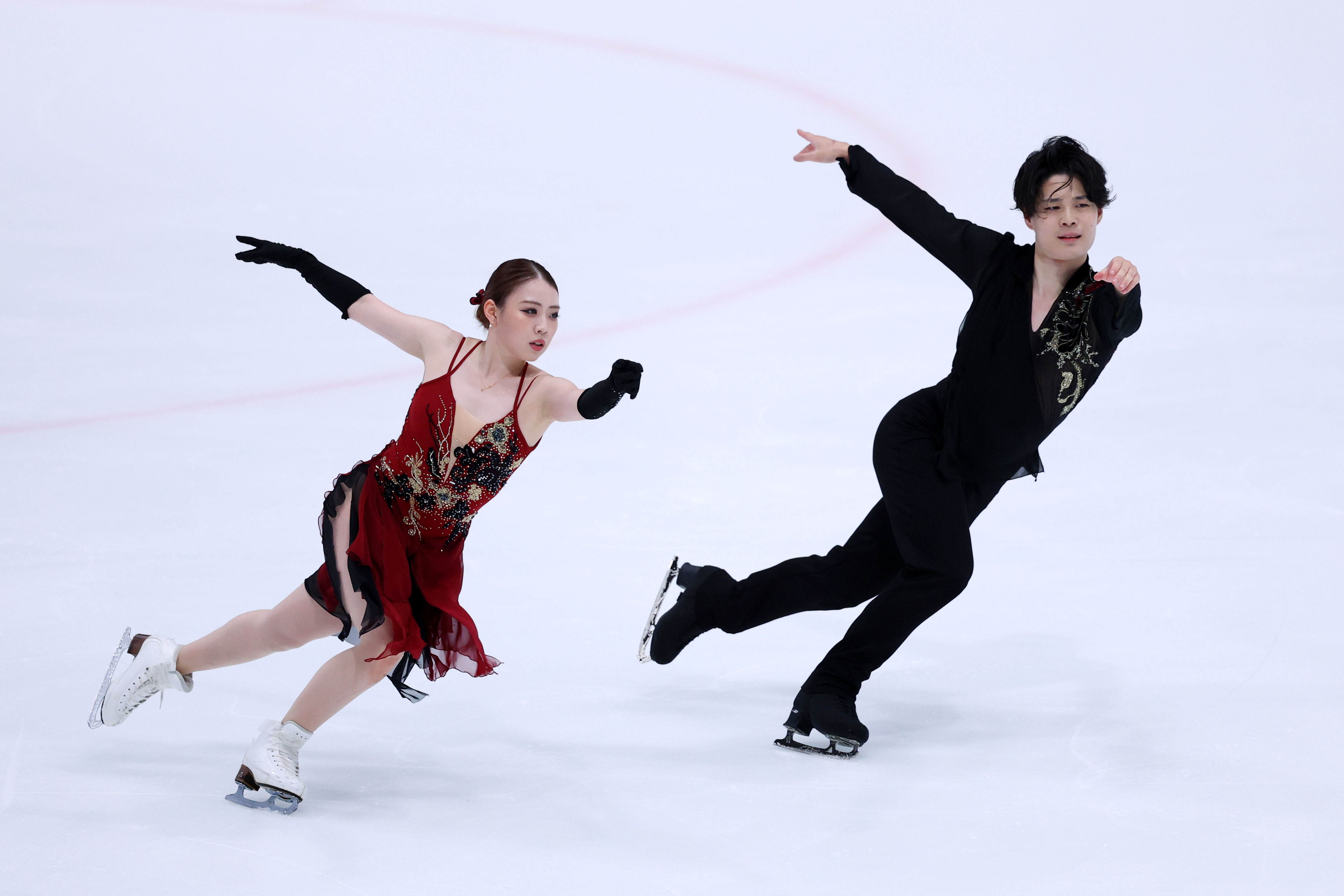 紀平梨花・西山真瑚組【写真：西村尚己/アフロスポーツ】