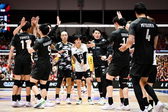 なんで？笑」バレー日本、良好ムード漂う1枚が話題 並んだ12人で唯一