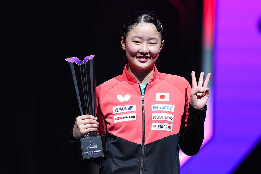 WTTチャンピオンズマカオを制した張本美和【写真:新華社/アフロ】