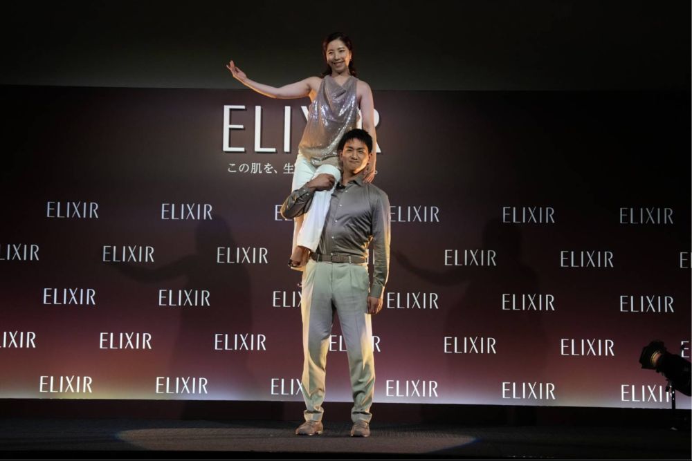 リフトを披露したりくりゅう【写真:井上学】