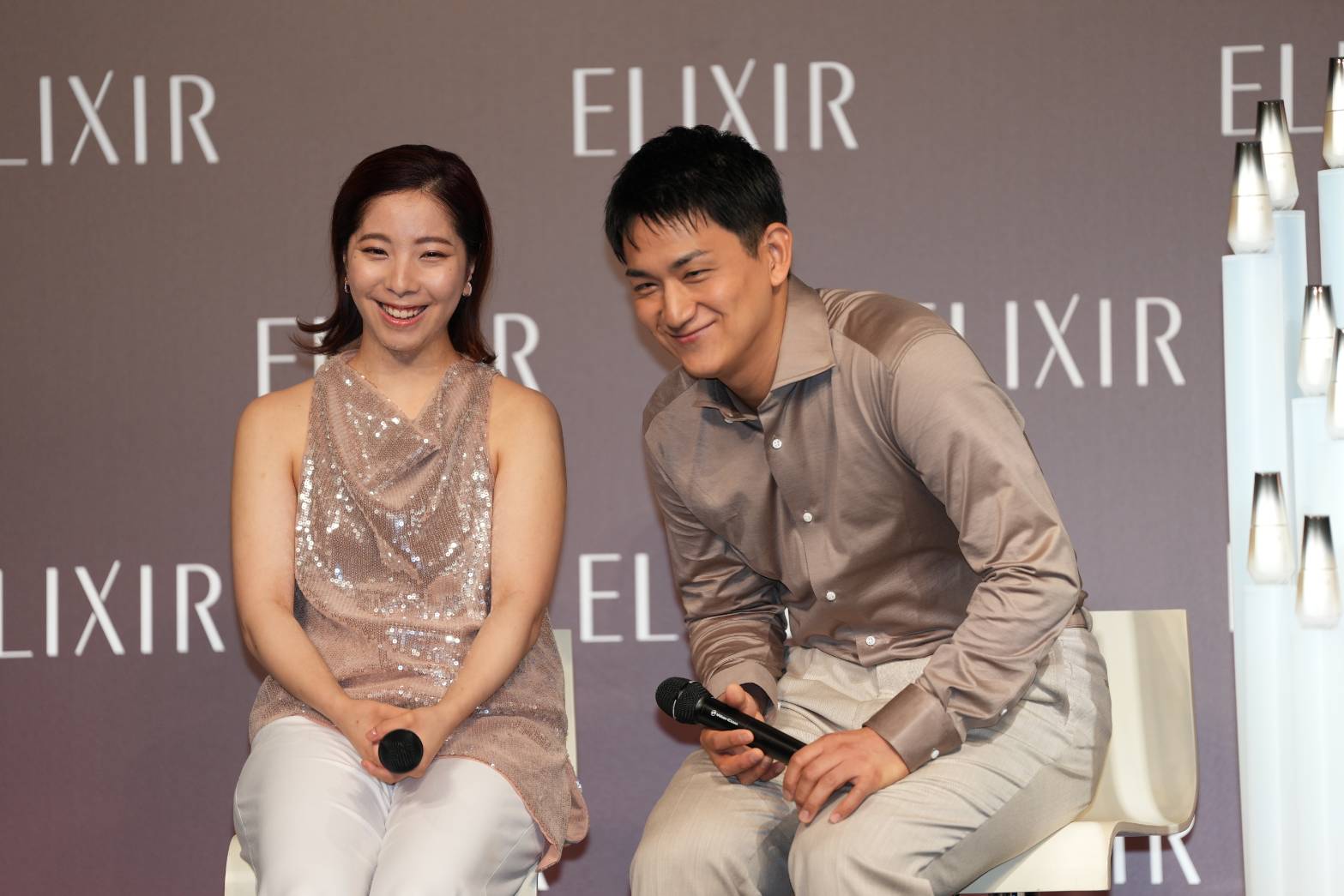 会見を行ったりくりゅうこと、三浦璃来さんと木原龍一さん【写真:井上学】