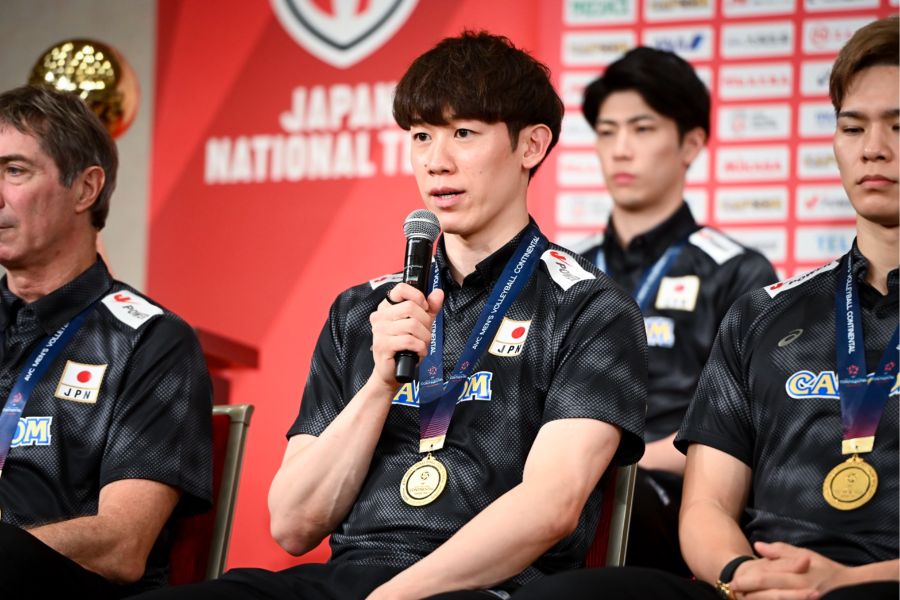 会見を行った男子バレー日本代表の石川祐希【写真：中戸川知世】