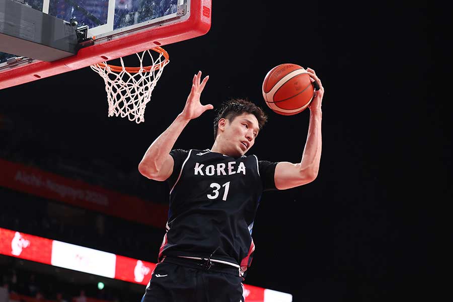 日本戦に出場したチャン・ジェソク【写真:大金拳一郎/アフロスポーツ】