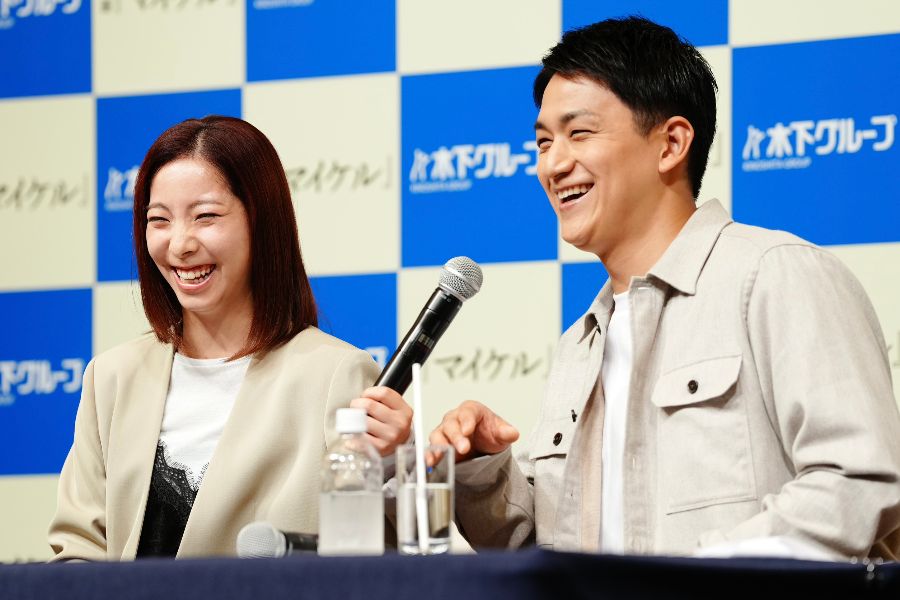 会見に登場したりくりゅうこと、三浦璃来さんと木原龍一さん【写真:黒澤崇】