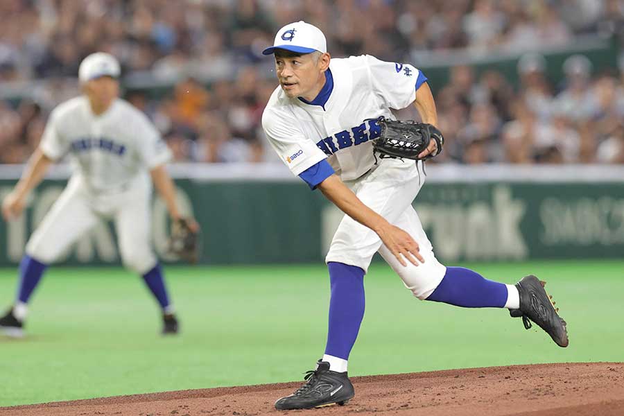 高校野球女子選抜戦で先発したイチロー氏【写真：スポーツ報知/アフロ】