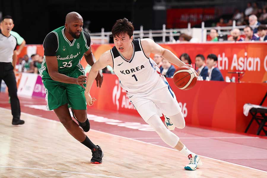 韓国代表のイ・ヒョンジュン（右）【写真：大金拳一郎/アフロスポーツ】