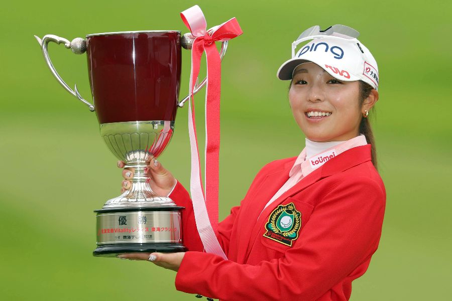 住友生命Vitalityレディス 東海クラシックで優勝した佐久間朱莉【スポーツ報知/アフロ】