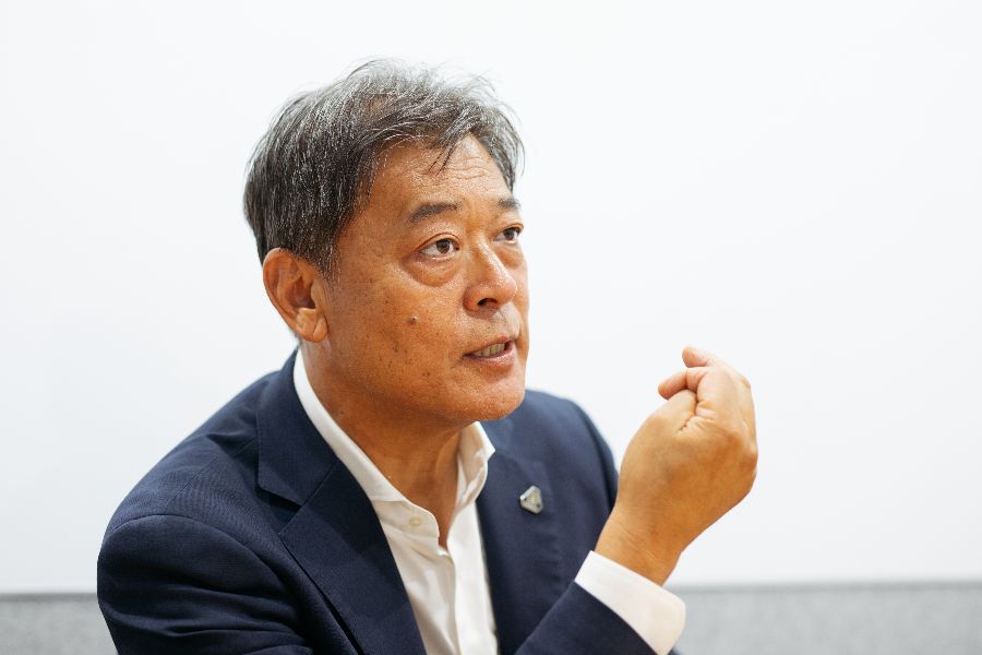 阿久沢社長は「一番になりたい」と意欲を燃やす【写真：松本洸】