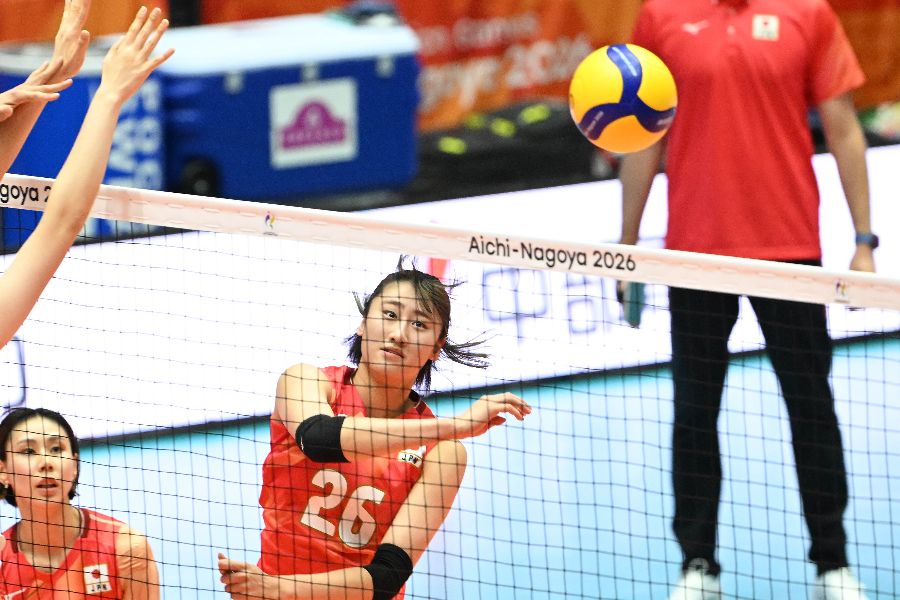 決勝で中国と対戦しているバレーボール女子日本代表【写真:徳原隆元】