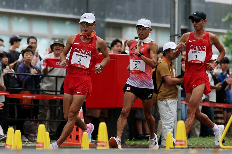 男子ハーフマラソン競歩に出場した山西利和(真ん中)、李陳傑(右)ら【写真:ロイター】