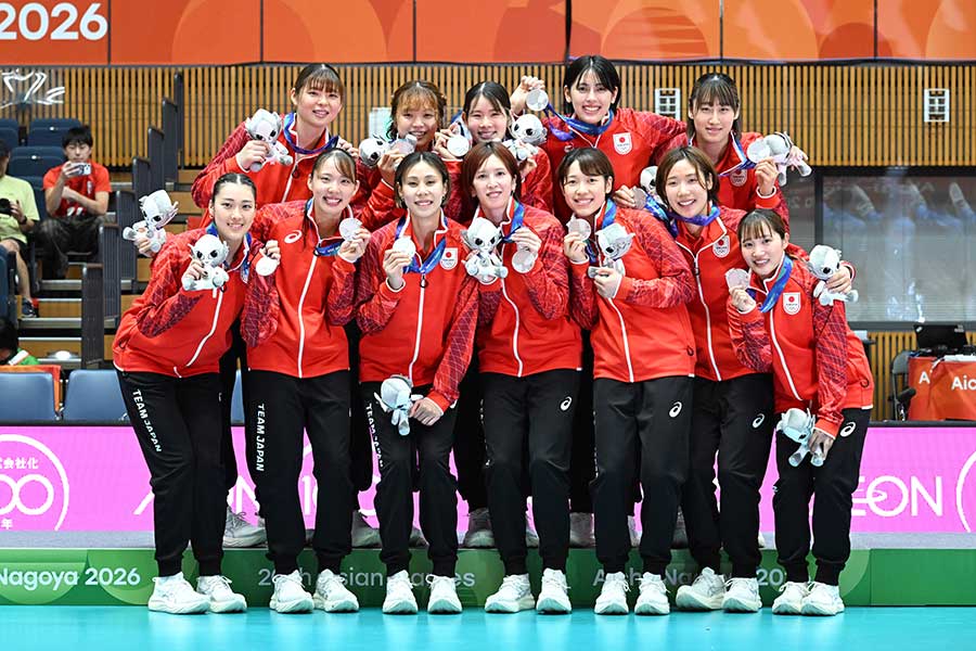 2大会連続の銀メダルを獲得したバレーボール女子日本代表【写真:徳原隆元】