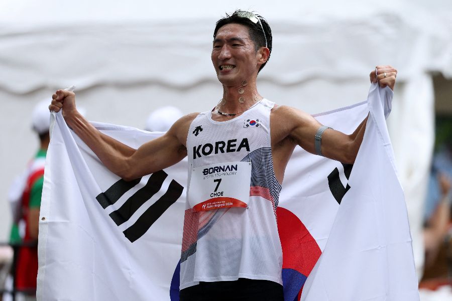 男子ハーフマラソン競歩で銅メダルを獲得した韓国の崔炳光【写真:ロイター】