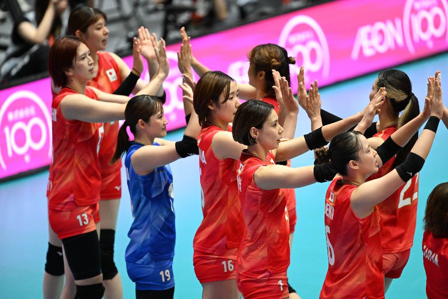 2大会連続の銀メダルを獲得したバレーボール女子日本代表【写真:徳原隆元】