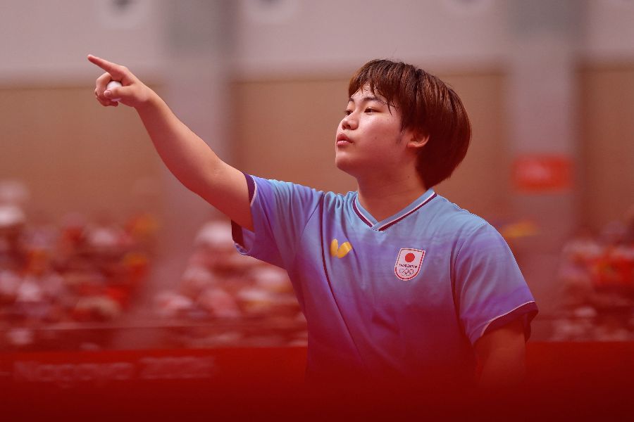 団体戦決勝の第1試合、観客のフラッシュを指摘する松島輝空【写真:ロイター】
