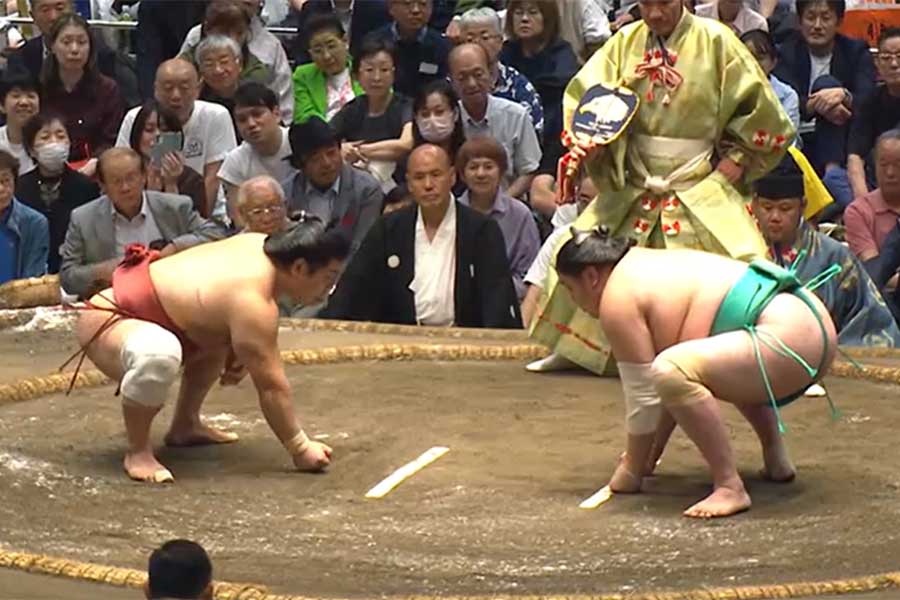 一山本（右）の行動が話題【写真提供：（C）AbemaTV,Inc.】