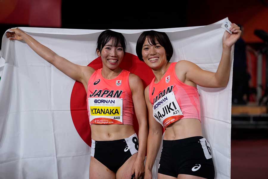 金メダルを獲得した田中友梨(左)と銀メダルの梶木菜々香【写真:奥井隆史】
