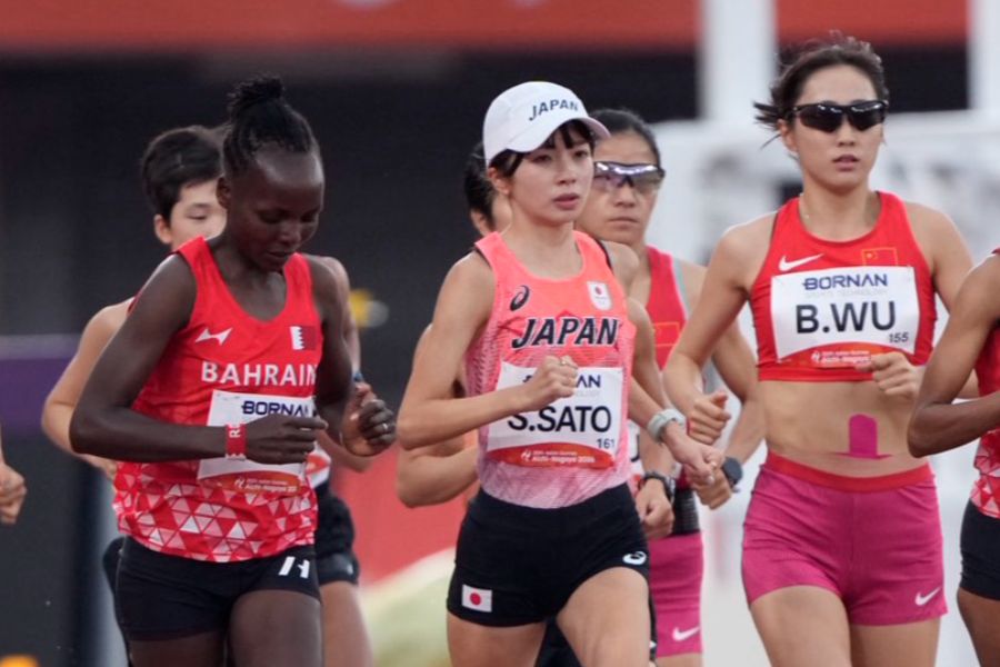 アジア大会の女子マラソンに出場した佐藤早也伽（中央）【写真：奥井隆史】
