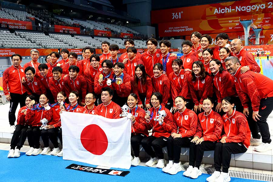 アジア大会に出場した競泳日本代表団【写真：ロイター】