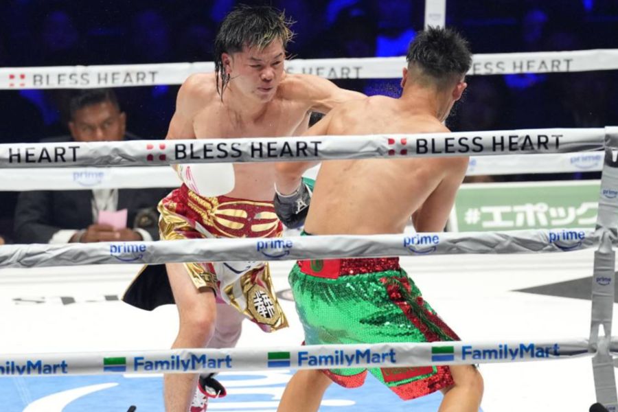 井上拓真と対戦した那須川天心(左)【写真:井上学】