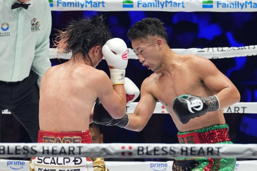 那須川天心と対戦した井上拓真（右）【写真：井上学】