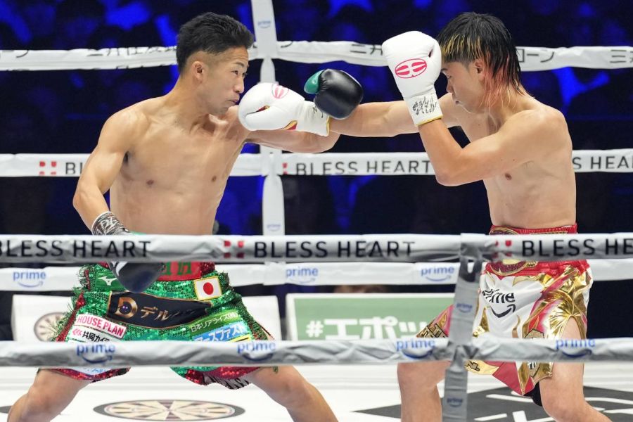 那須川天心に判定勝ちした井上拓真（左）【写真：井上学】