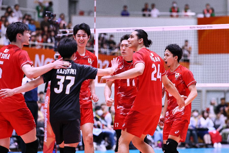 アジア大会に出場しているバレー男子日本代表【写真:アフロスポーツ】