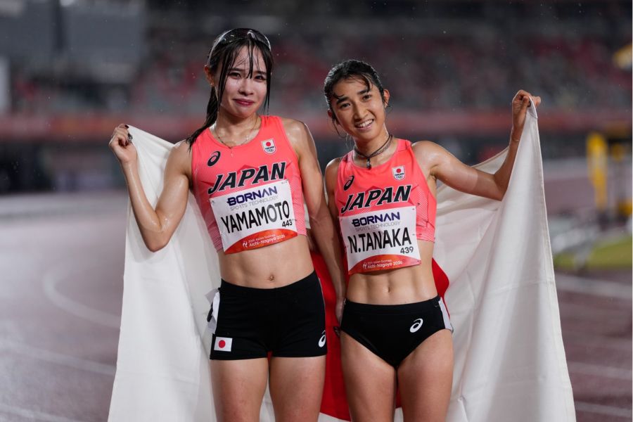 銀メダルを獲得した田中（右）と山本有真【写真：奥井隆史】