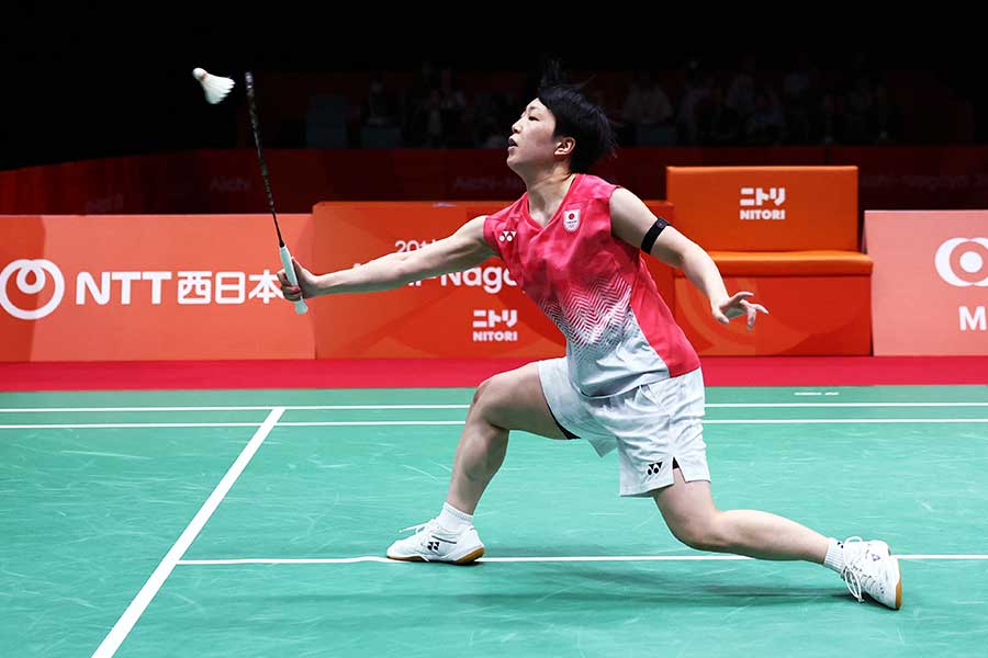 女子シングルス決勝でプレーする山口茜【写真：ロイター】