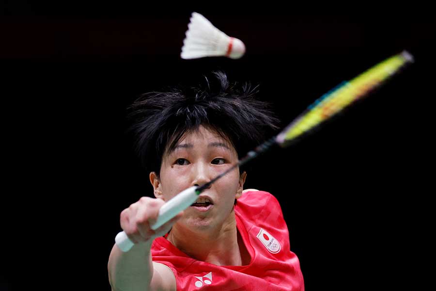 女子シングルス決勝でプレーする山口茜【写真:ロイター】